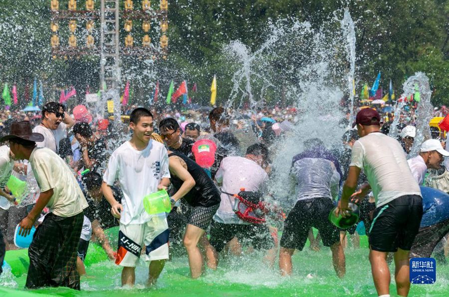 Yunnan: celebrazione del Festival di Songkran