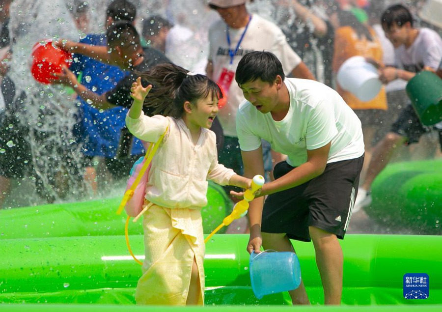 Yunnan: celebrazione del Festival di Songkran
