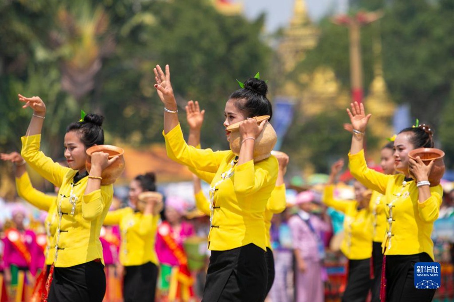 Yunnan: celebrazione del Festival di Songkran