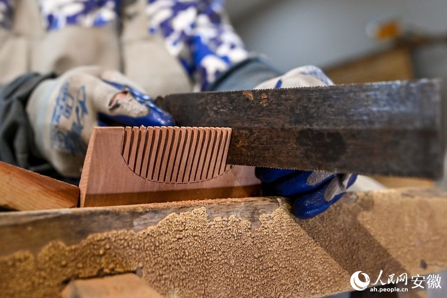 Pettine in legno di Langqiao: maestria tramandata da migliaia di anni