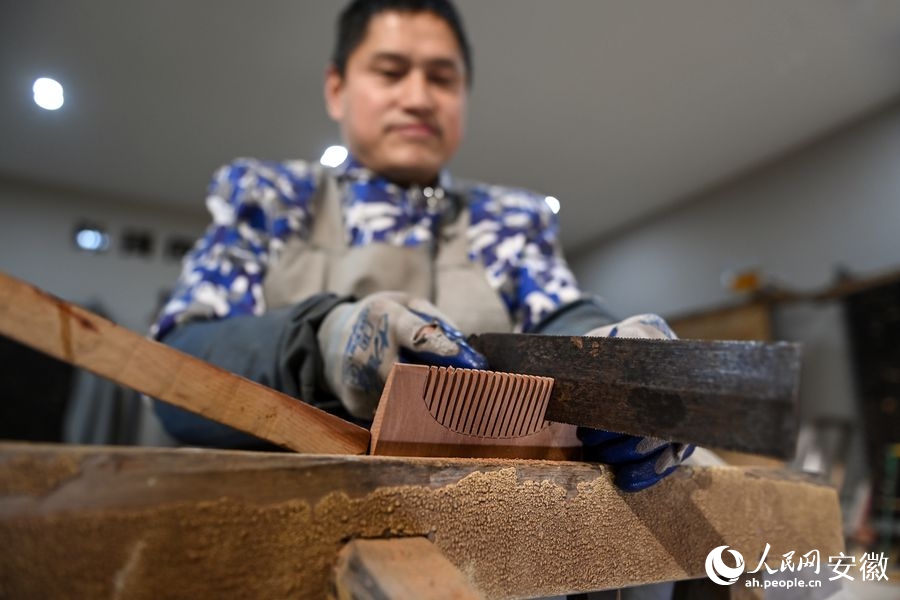 Pettine in legno di Langqiao: maestria tramandata da migliaia di anni