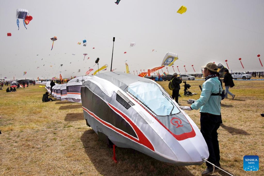 Al via la competizione di volo degli aquiloni del 40° Weifang International Kite Festival