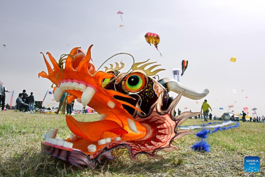 Al via la competizione di volo degli aquiloni del 40° Weifang International Kite Festival