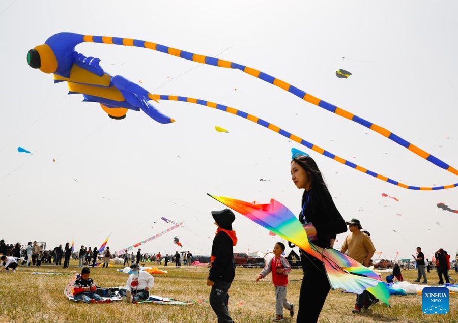 Al via la competizione di volo degli aquiloni del 40° Weifang International Kite Festival