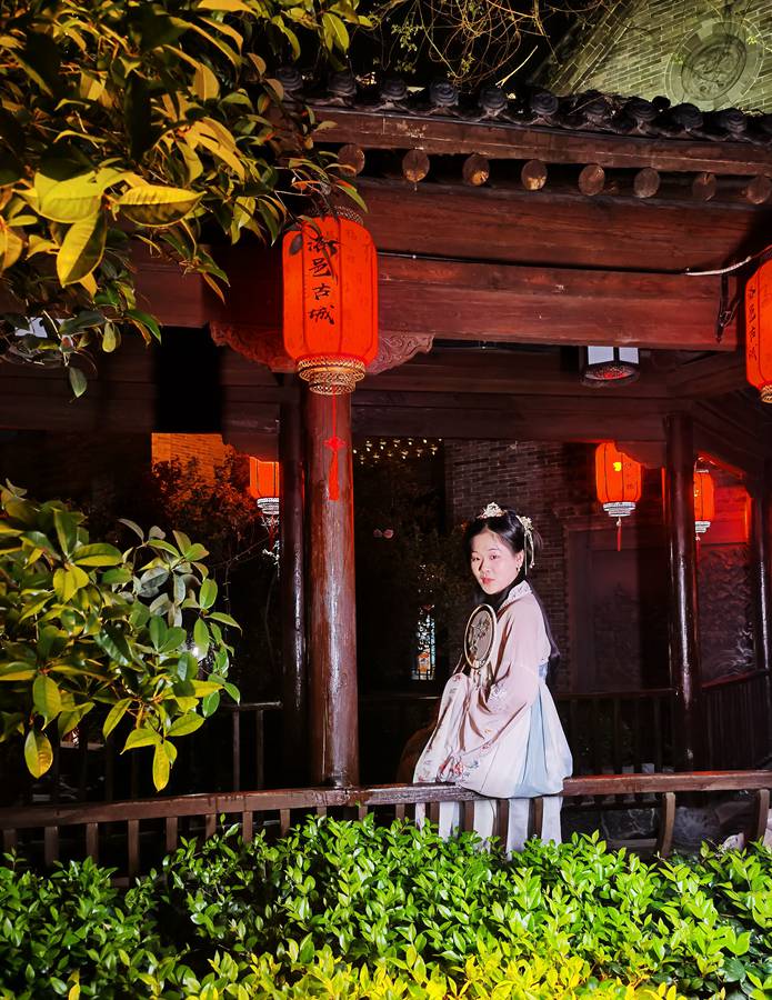 Antico borgo di Luoyi: un'esperienza immersiva della bellezza del Hanfu