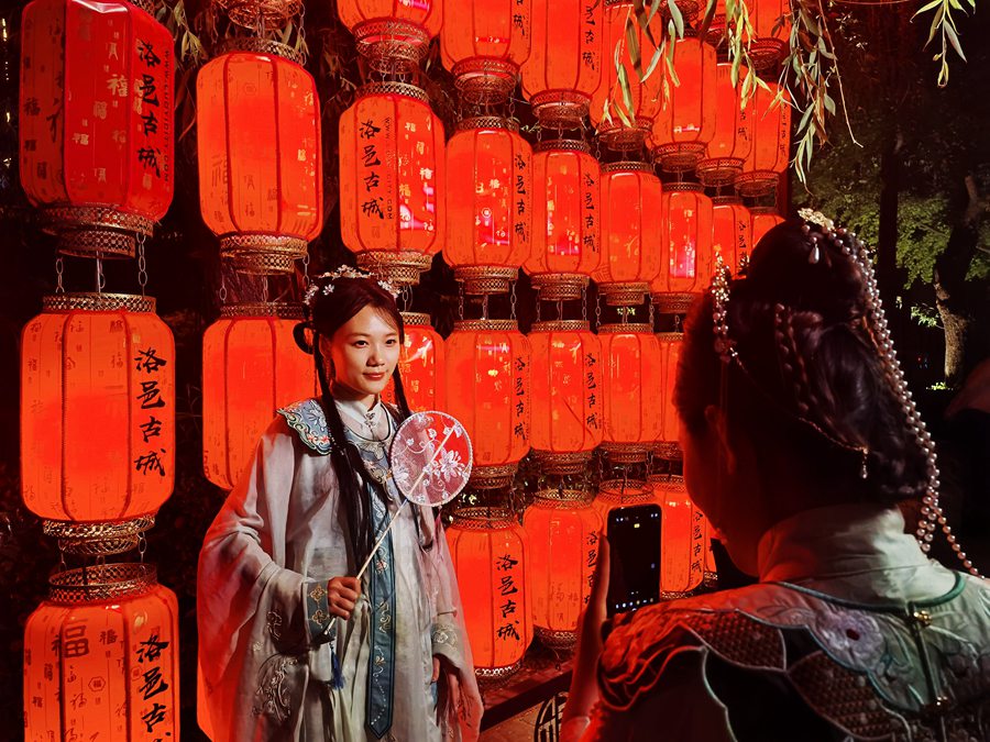 Antico borgo di Luoyi: un'esperienza immersiva della bellezza del Hanfu
