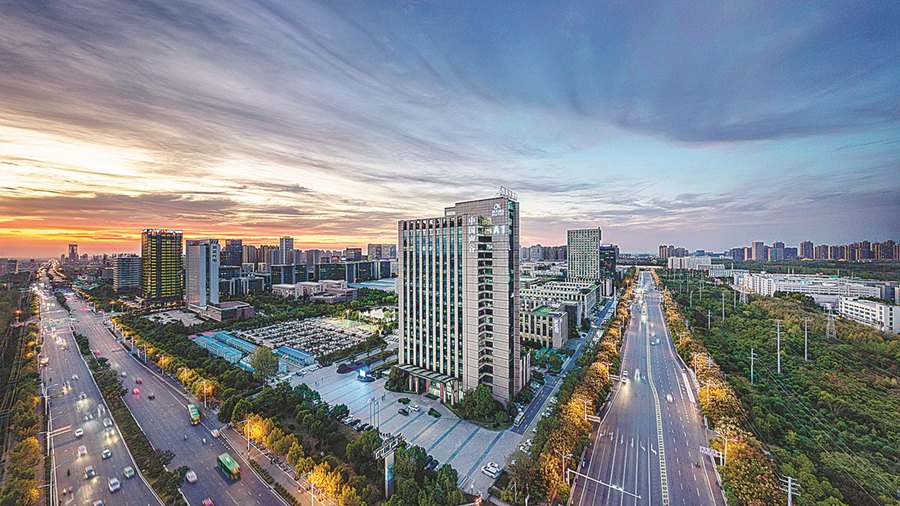 Veduta aerea della zona di sviluppo industriale high-tech nazionale di Hefei. (Chen Renlei/China Daily)