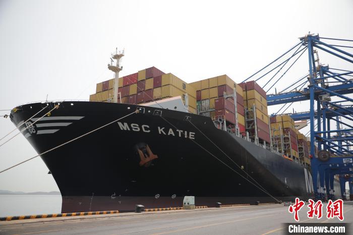 Dalian lancia una nuova rotta di spedizione container verso l'Europa
