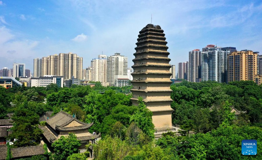 Vista della Pagoda della Piccola Oca Selvatica a Xi'an. (8 maggio 2023 - Liu Xiao/Xinhua)