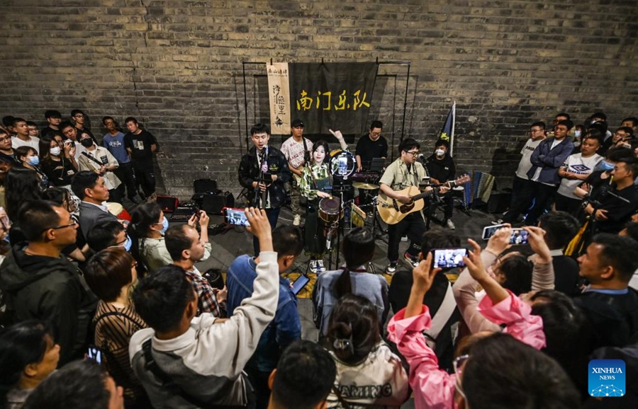 Vari tipi di musica in tutto il mondo si incontrano a Xi'an attraverso gli scambi culturali