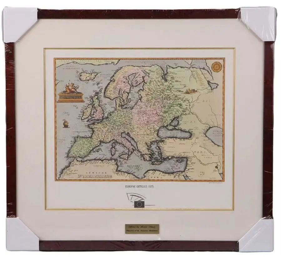 Mappa dell’Europa regalata al presidente cinese Xi Jinping dall’allora presidente del Parlamento europeo Martin Schulz. (marzo 2014 - Ma Zhancheng/Xinhua)
