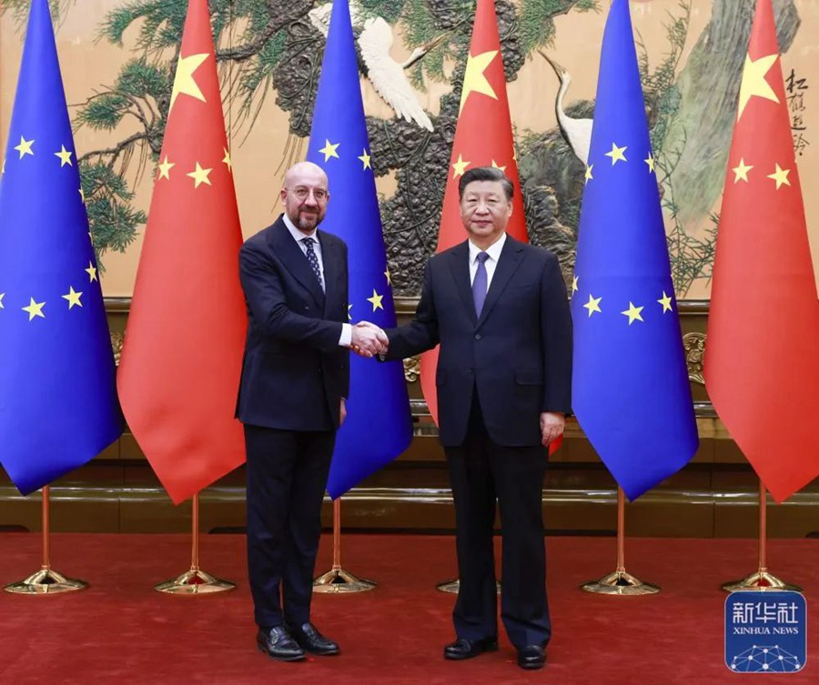 Il presidente Xi Jinping incontra con il presidente del Consiglio europeo Charles Michel presso la Grande Sala del Popolo di Beijing. (1 dicembre 2022 – Ding Lin/Xinhua)