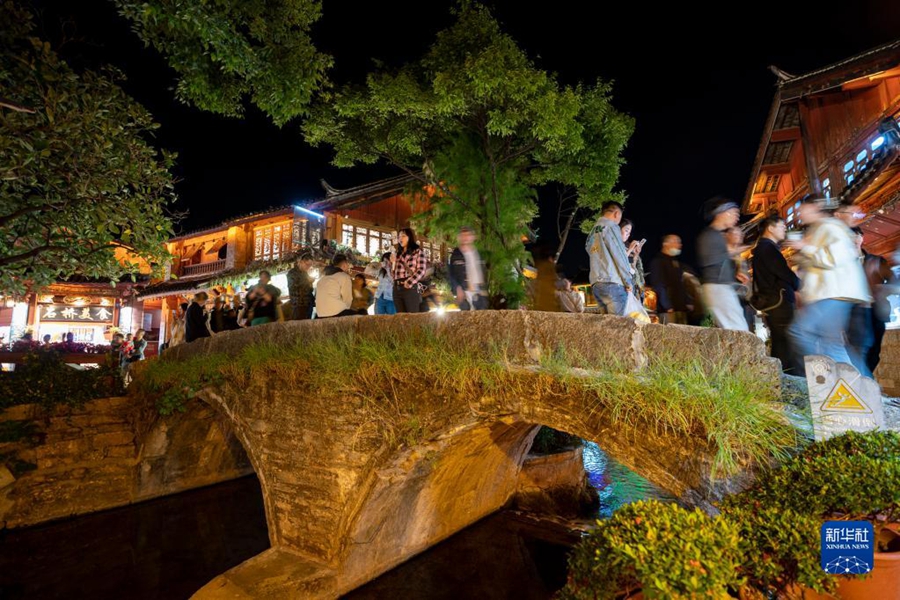 Lijiang: la notte bianca della città antica