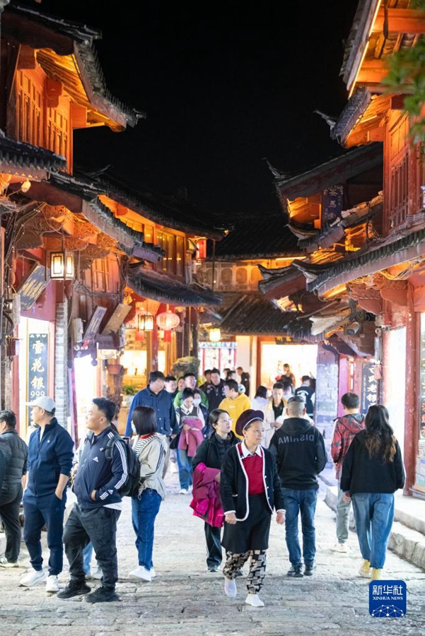 Lijiang: la notte bianca della città antica