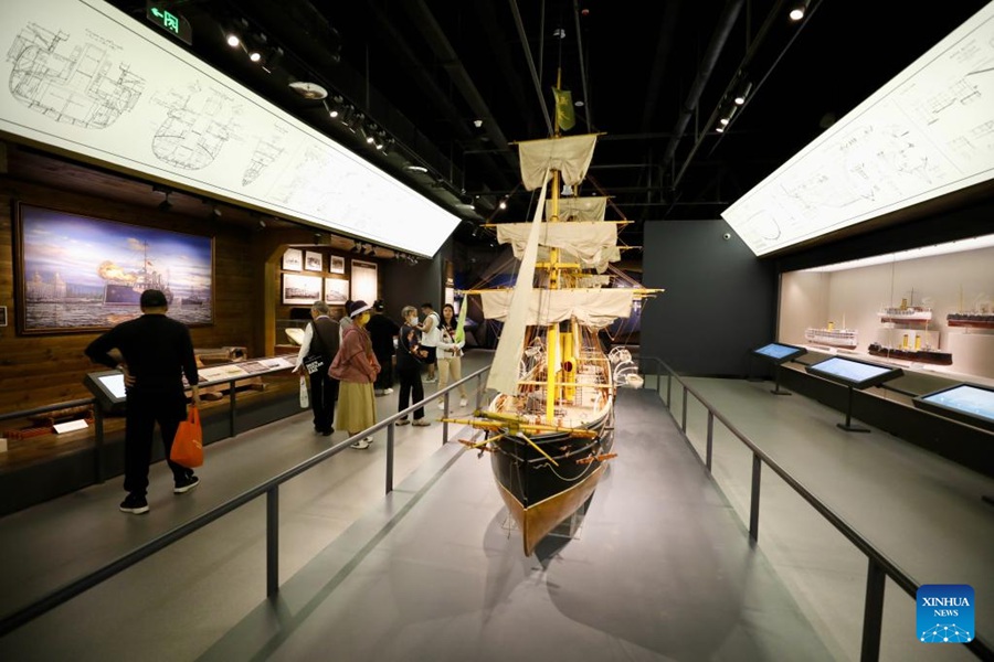 Cittadini visitano il Museo dell'Arsenale di Foochow del 1866 a Fuzhou, nella provincia del Fujian. (16 maggio 2023 - Xinhua/Jiang Kehong)