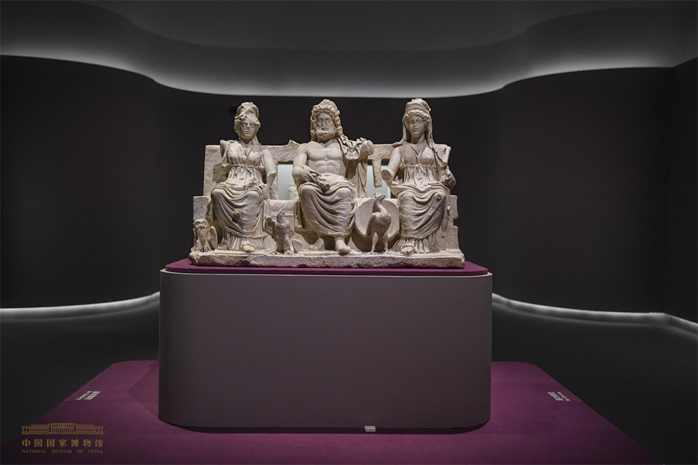 La Triade Capitolina, esposta a “Tota Italia. Alle origini di una nazione”, nel Museo Nazionale della Cina, a Beijing. (11 luglio 2022 - Xinhua/Zhang Yuwei)