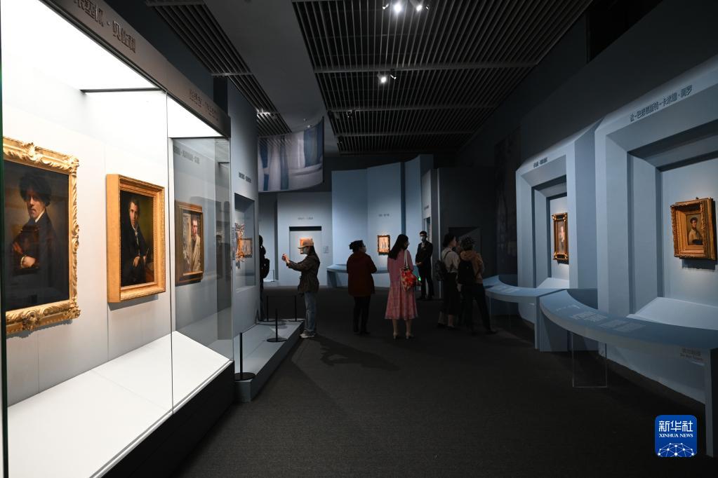 La mostra Uffizi Self-Portrait Masterpieces al Bund One Art Museum di Shanghai. (26 aprile 2023 - Xinhua/Jin Liangkuai)