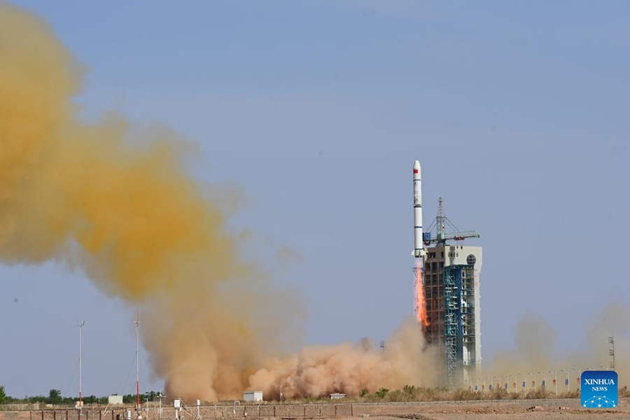 La Cina lancia nuovi satelliti per la scienza spaziale