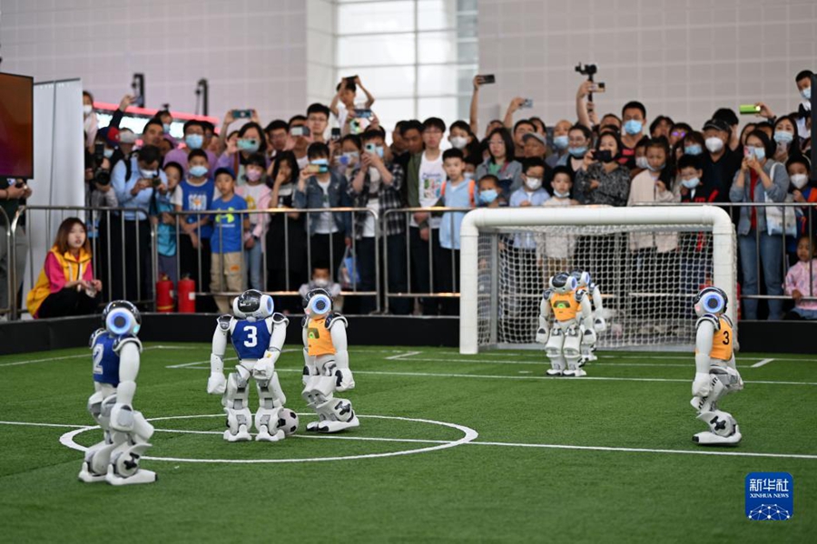 Tianjin: competizione di robot durante il 7° World Intelligence Congress