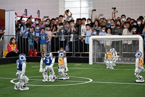 Tianjin: competizione di robot durante il 7° World Intelligence Congress