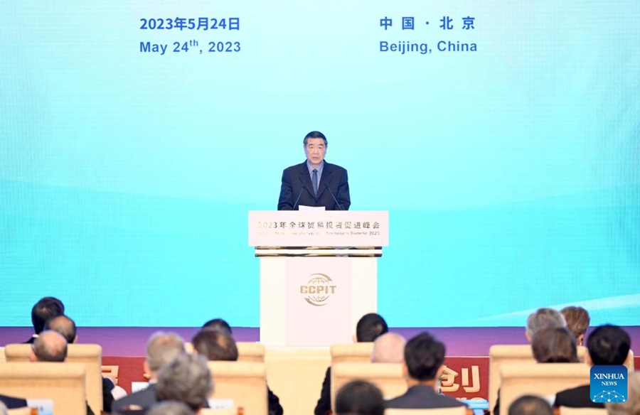 Cina pronta a collaborare con la comunità internazionale per promuovere il commercio e gli investimenti globali