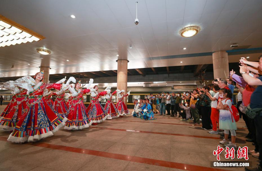 Parte il primo treno turistico Beijing-Tibet del 2023