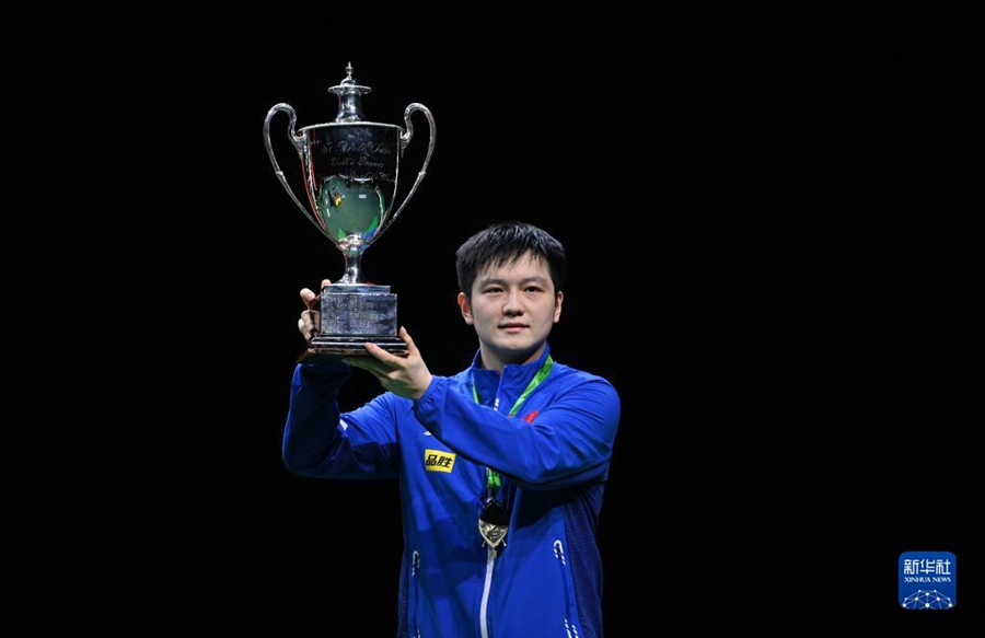 Il cinese Fan mantiene il titolo di singolare maschile ai mondiali di tennis da tavolo
