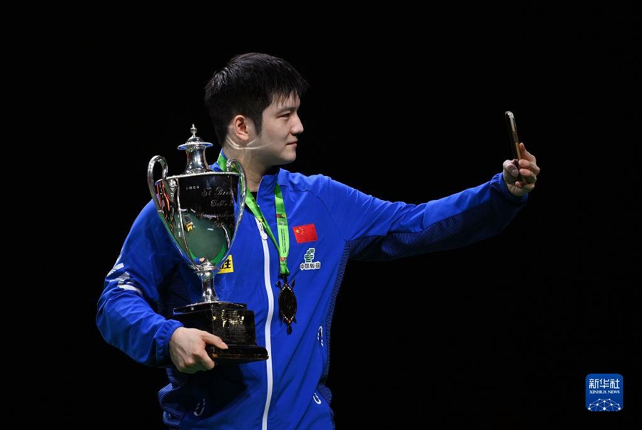 Il cinese Fan mantiene il titolo di singolare maschile ai mondiali di tennis da tavolo