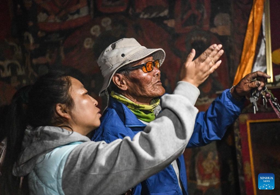 Murales nelle grotte di Donggar e Piyang nel Tibet