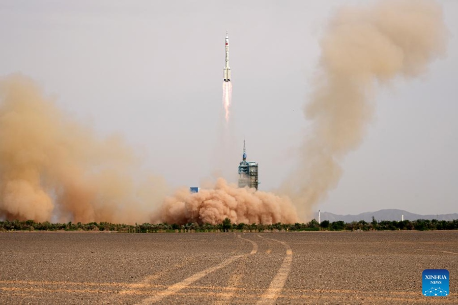 Lanciata con successo l'astronave con equipaggio Shenzhou-16