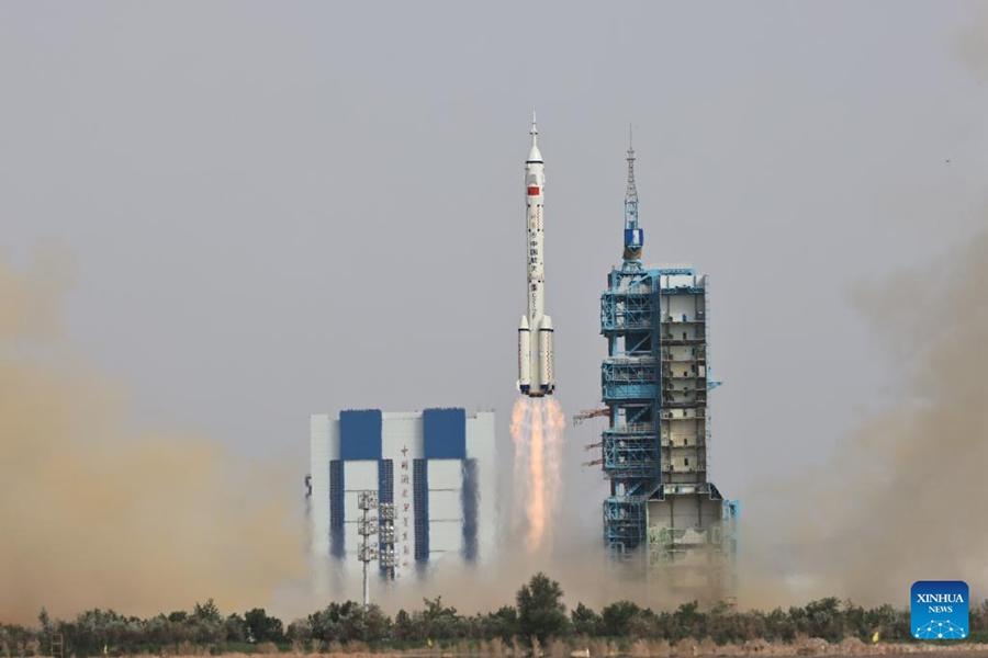 Lanciata con successo l'astronave con equipaggio Shenzhou-16