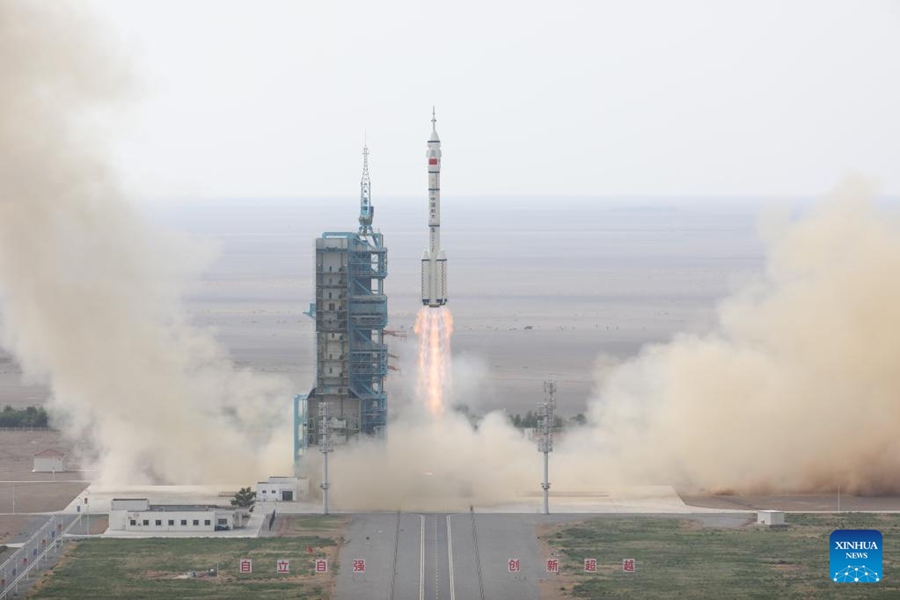 Lanciata con successo l'astronave con equipaggio Shenzhou-16