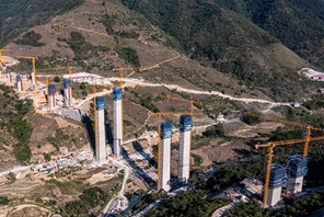 Guangxi: il pilone più alto del ponte Yachang entra in fase finale di costruzione