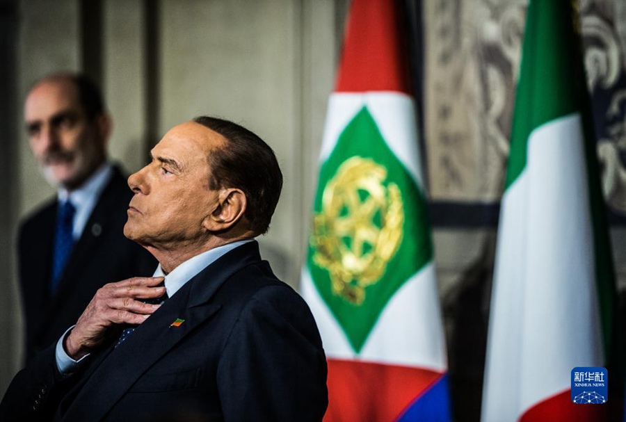 L'ex Primo Ministro italiano Silvio Berlusconi partecipa a una conferenza stampa a Roma. (12 aprile 2018 - Xinhua/Jin Yu)