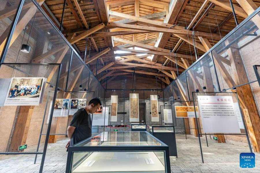 Un turista visita il museo. (10 giugno 2023 - Xinhua/Huang Wei)