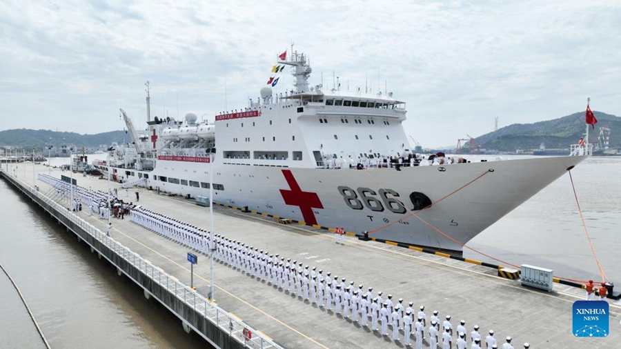Nave ospedale della marina cinese salpa per una missione umanitaria