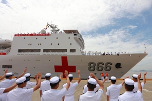Nave ospedale della marina cinese salpa per una missione umanitaria