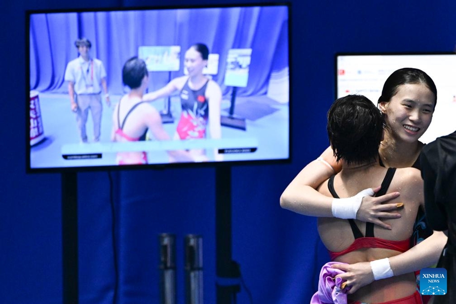 Le cinesi Quan e Chen si aggiudicano la vittoria nei tuffi sincronizzati femminili da piattaforma 10 metri
