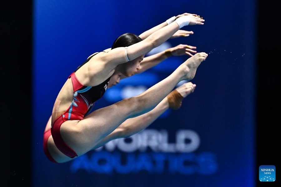 Le cinesi Quan e Chen si aggiudicano la vittoria nei tuffi sincronizzati femminili da piattaforma 10 metri