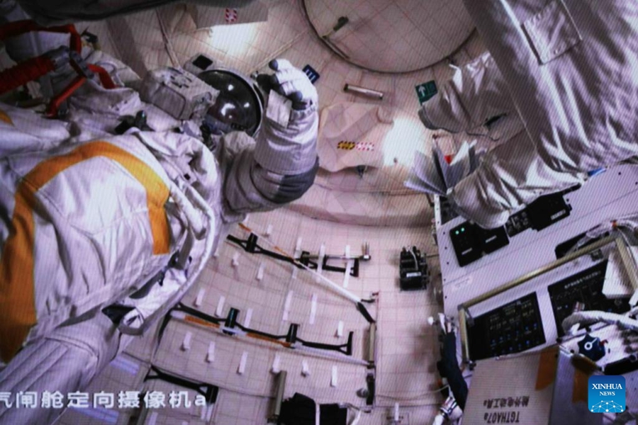 L'equipaggio di Shenzhou-16 completa la sua prima passeggiata spaziale