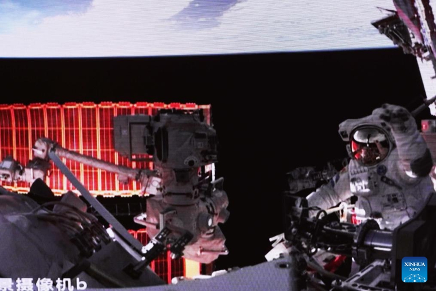 L'equipaggio di Shenzhou-16 completa la sua prima passeggiata spaziale