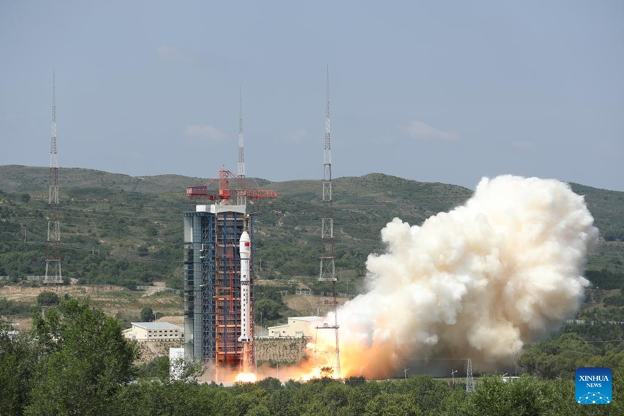 Il razzo vettore Lunga Marcia-2D decolla alle 10:50 dal centro di lancio di Taiyuan, provincia dello Shanxi. (23 luglio 2023 - Zheng Bin/Xinhua)