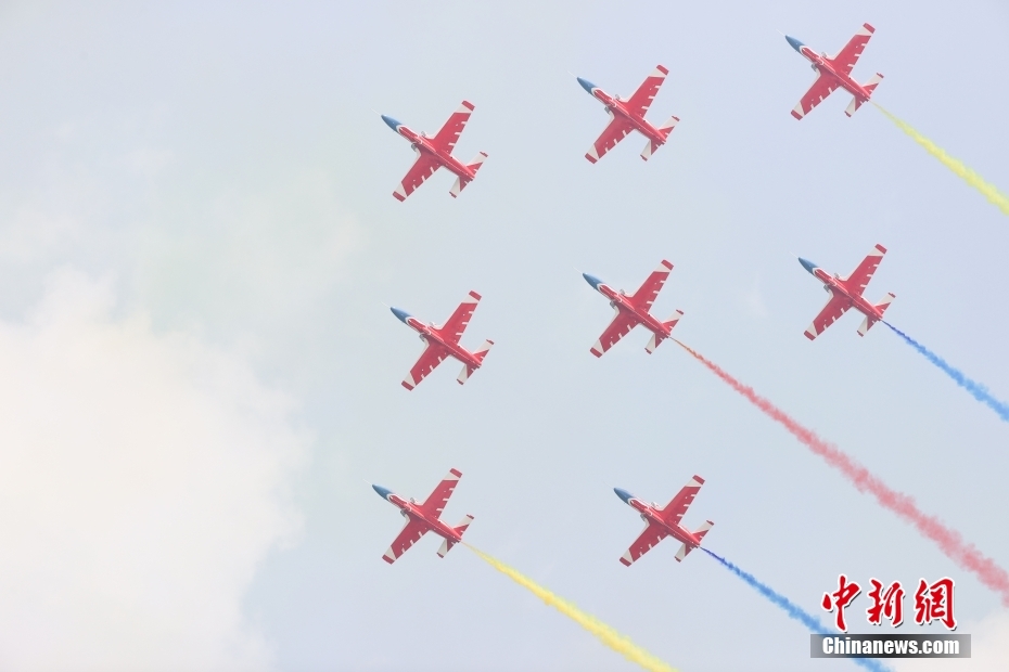 Cina: Changchun Air Show, 45 velivoli di 13 tipologie in volo