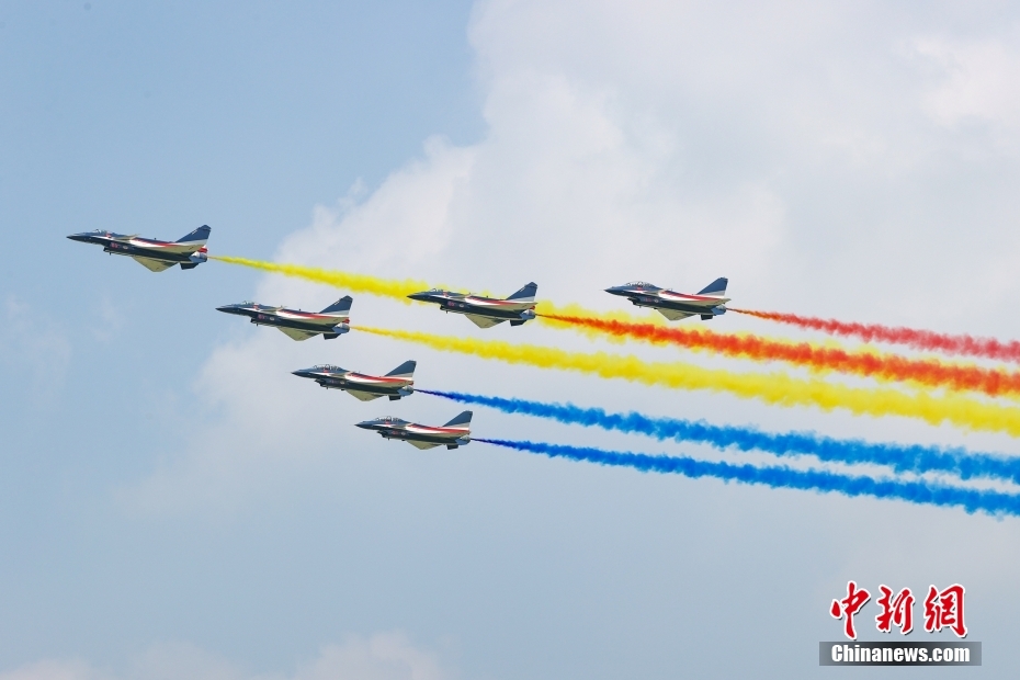 Cina: Changchun Air Show, 45 velivoli di 13 tipologie in volo