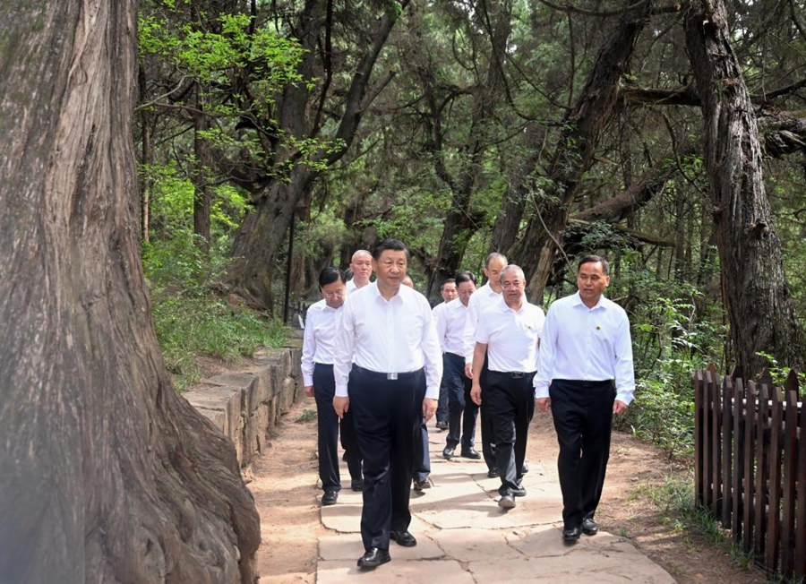 Xi Jinping in viaggio d'ispezione nel Sichuan