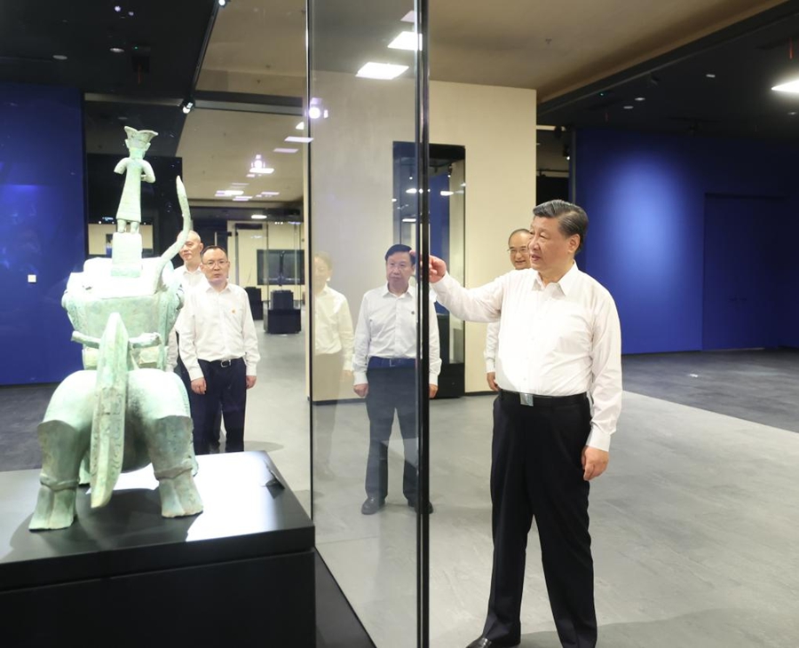 Xi Jinping in viaggio d'ispezione nel Sichuan