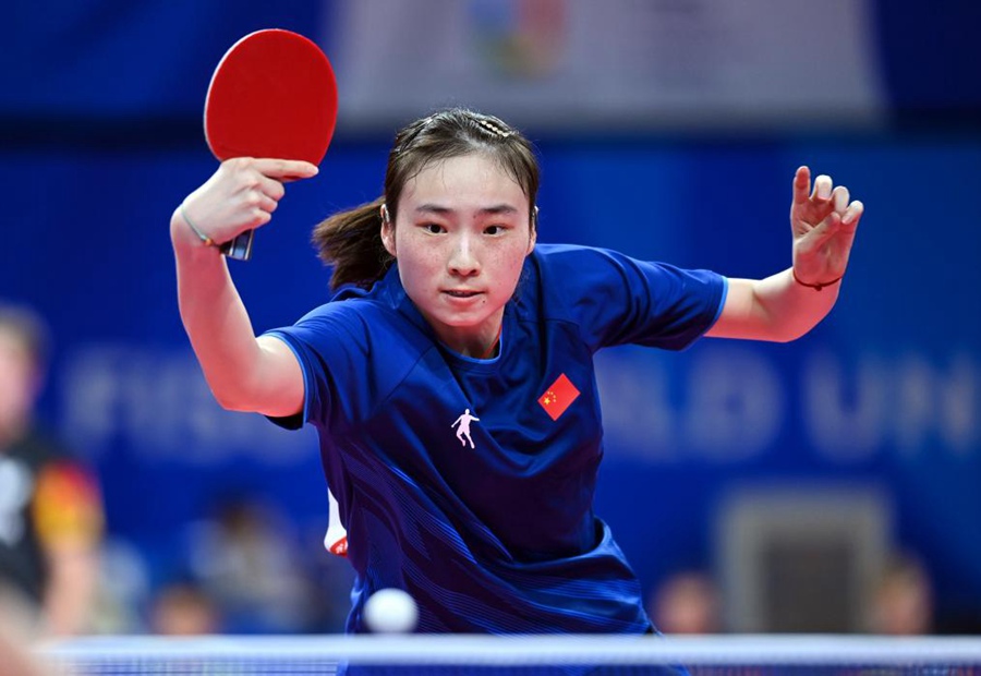 Wang Xiaotong, atleta cinese, durante il semifinale femminile di ping-pong alle Universiadi di Chengdu. (Xinhua/Zhang Bowen)