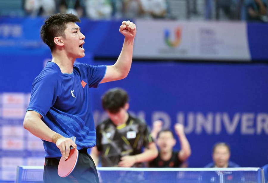 Xue Fei, atleta cinese, durante il semifinale maschile di ping-pong alle Universiadi di Chengdu. (Xinhua/Zhao Zishuo)