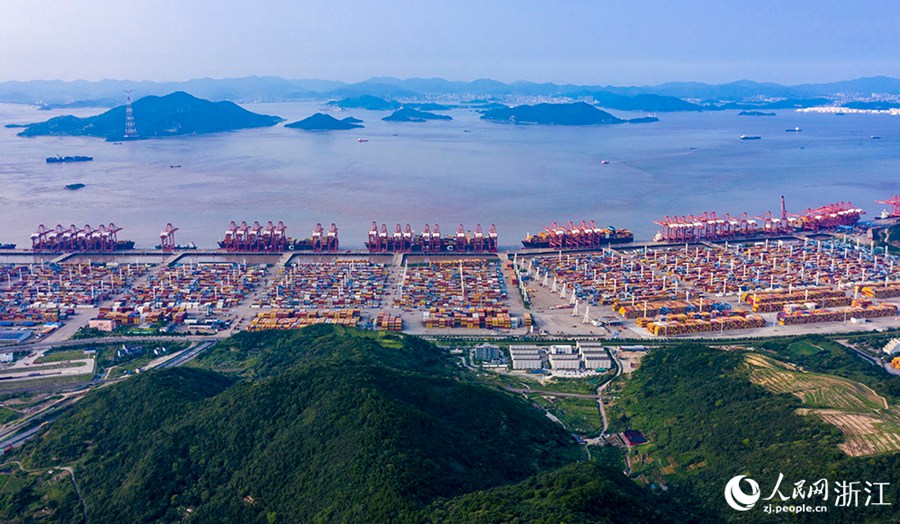Porto Zhoushan di Ningbo conta 125 rotte marittime della Belt and Road