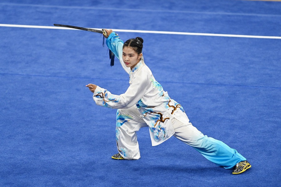 Partecipanti durante le competizioni di Wushu alle Universiadi di Chengdu. 